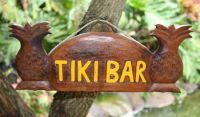 Tiki Bar Schild mit Ananas