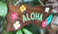 Aloha Schild mit Plumeria Blumen